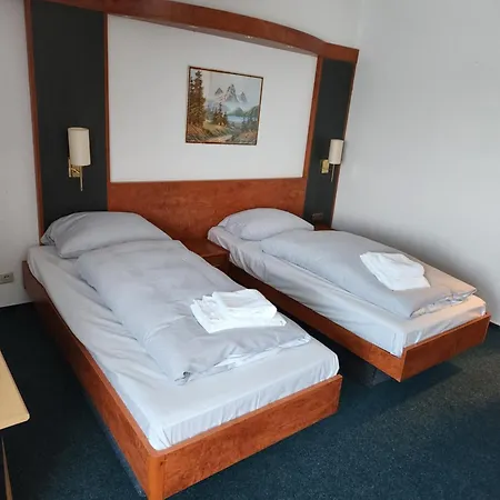 & Restaurant Heidekrug 24h Check-in, Pinneberg, Free Parking And Wifi 3*