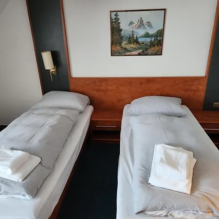 & Restaurant Heidekrug 24h Check-in, Pinneberg, Free Parking And Wifi Hotel Appen