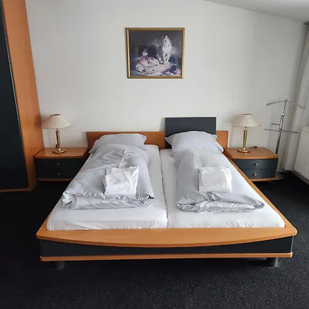 Hotel & Restaurant Heidekrug 24h Check-in, Pinneberg, Free Parking And Wifi 3*