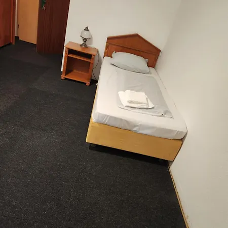 & Restaurant Heidekrug 24h Check-in, Pinneberg, Free Parking And Wifi Hotel