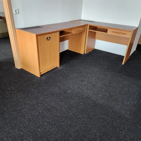 Otel & Restaurant Heidekrug In Pinneberg, Free Parking And Wifi 3*