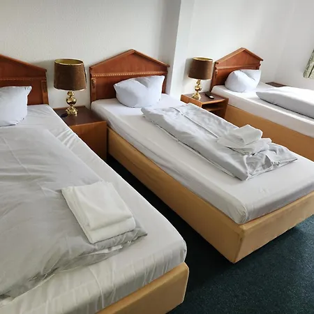 & Restaurant Heidekrug 24h Check-in, Pinneberg, Free Parking And Wifi Hotel