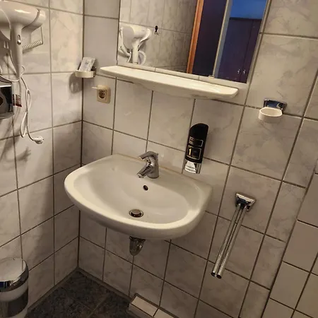 Hotel & Restaurant Heidekrug 24h Check-in, Pinneberg, Free Parking And Wifi 3*