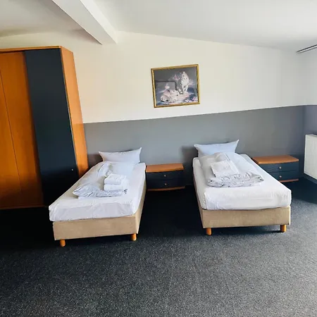 & Restaurant Heidekrug 24h Check-in, Pinneberg, Free Parking And Wifi Hotel
