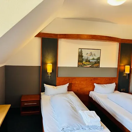 Hotel & Restaurant Heidekrug 24h Check-in, Pinneberg, Free Parking And Wifi 3*
