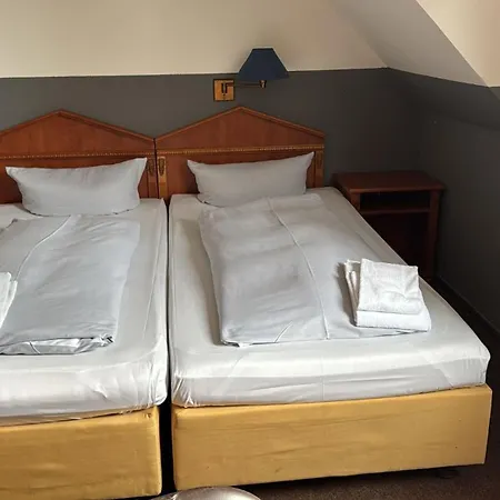 & Restaurant Heidekrug 24h Check-in, Pinneberg, Free Parking And Wifi