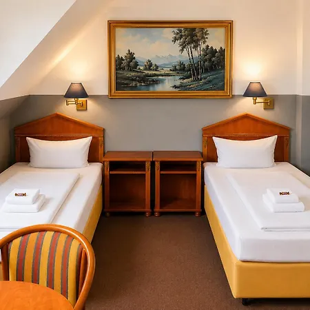 & Restaurant Heidekrug 24h Check-in, Pinneberg, Free Parking And Wifi 3*
