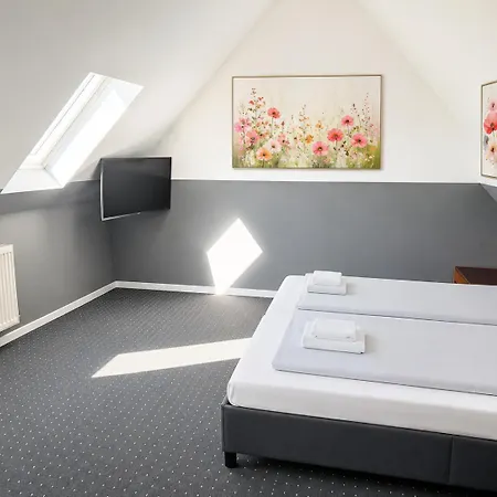 & Restaurant Heidekrug 24h Check-in, Pinneberg, Free Parking And Wifi
